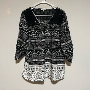 Mileage Women's Large Black White Floral Print Boho Tunic Blouse Lace Up Front